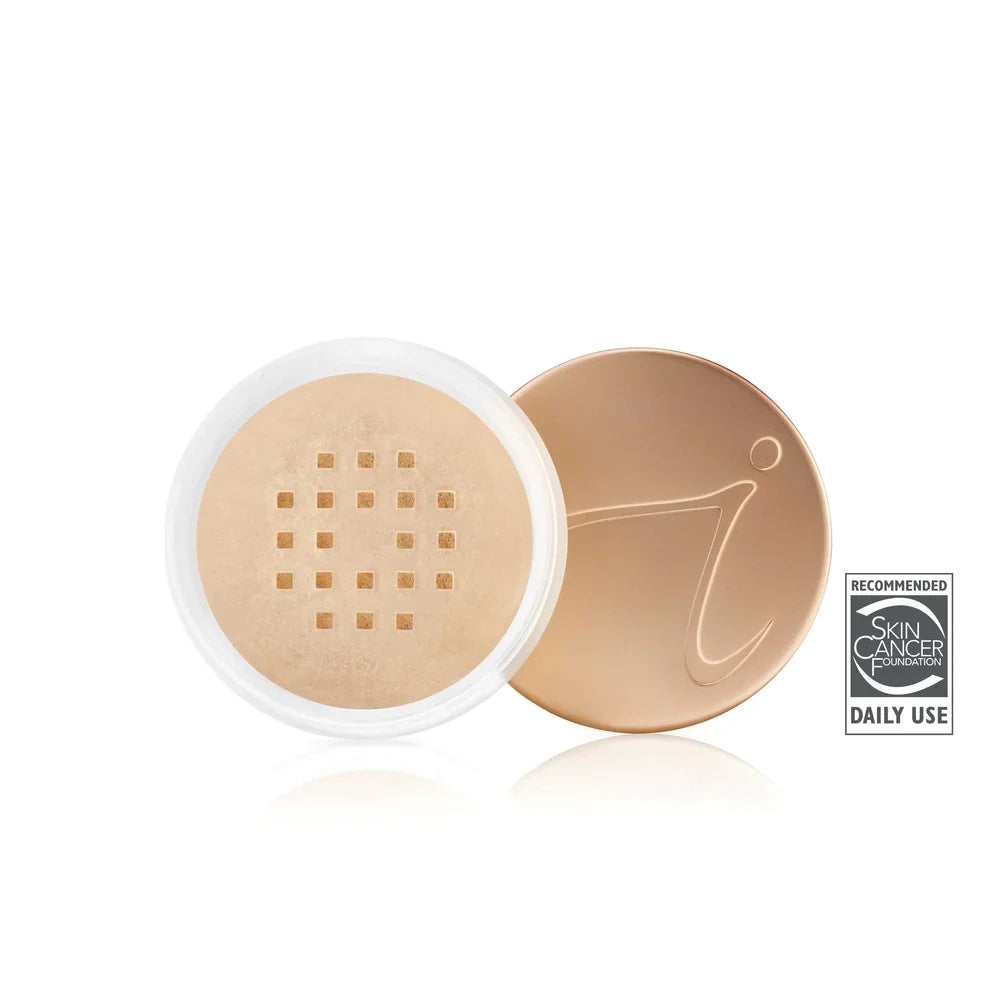 Mineralfoundation löspuder i nyansen Satin, vit rund burk med sil, vit bakgrund.