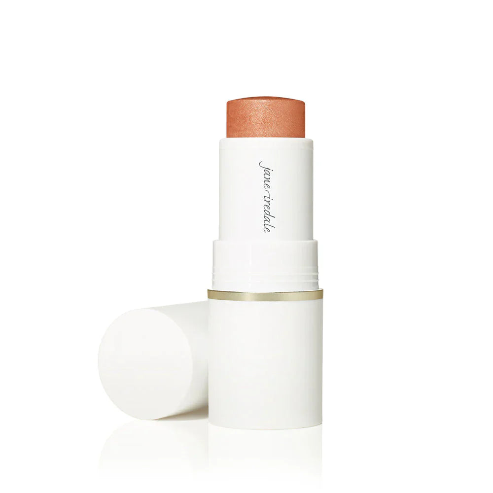 Närbild på blush stick i färgen "Ethereal", ljus, mild rosaton.