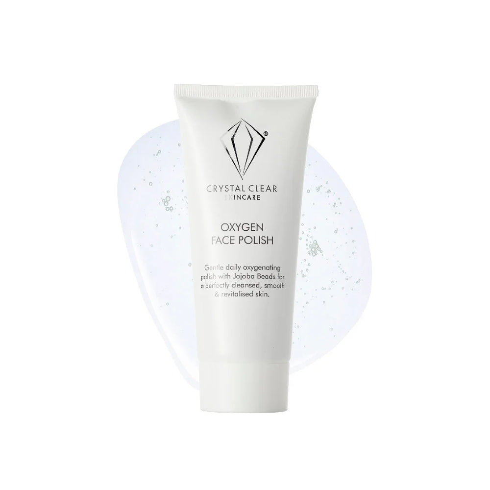 Vit tub med svart text, stående på ljus bakgrund – en peeling som tar bort döda hudceller och ger en jämnare hudton.