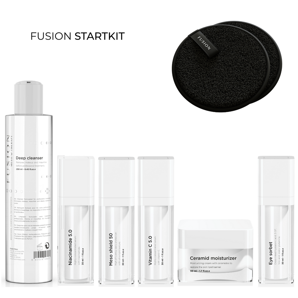 Sju hudvårdsprodukter stående på ljus bakgrund – ett komplett hudvårdskit som innehåller bästsäljare och passar de flesta hudtyper.