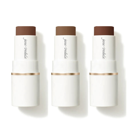En bronzerstick i minimalistisk design, placerad stående mot en vit bakgrund. Produkten är märkt med produktnamn.