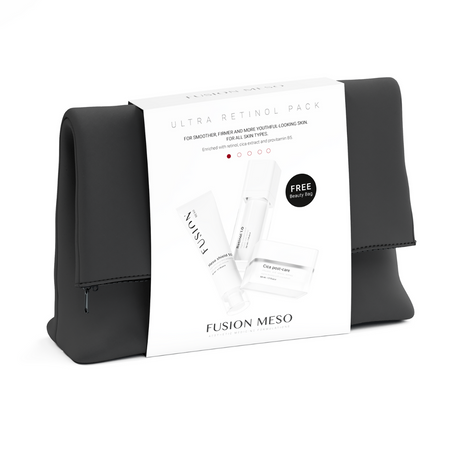 Svart necessär, stående på ljus bakgrund – ett hudvårdskit som lugnar, återfuktar och jämnar ut hudtonen.