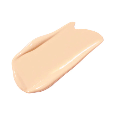 Närbild på swatch av nyansen GT1 som visar BB Creams jämna och naturliga finish på huden.